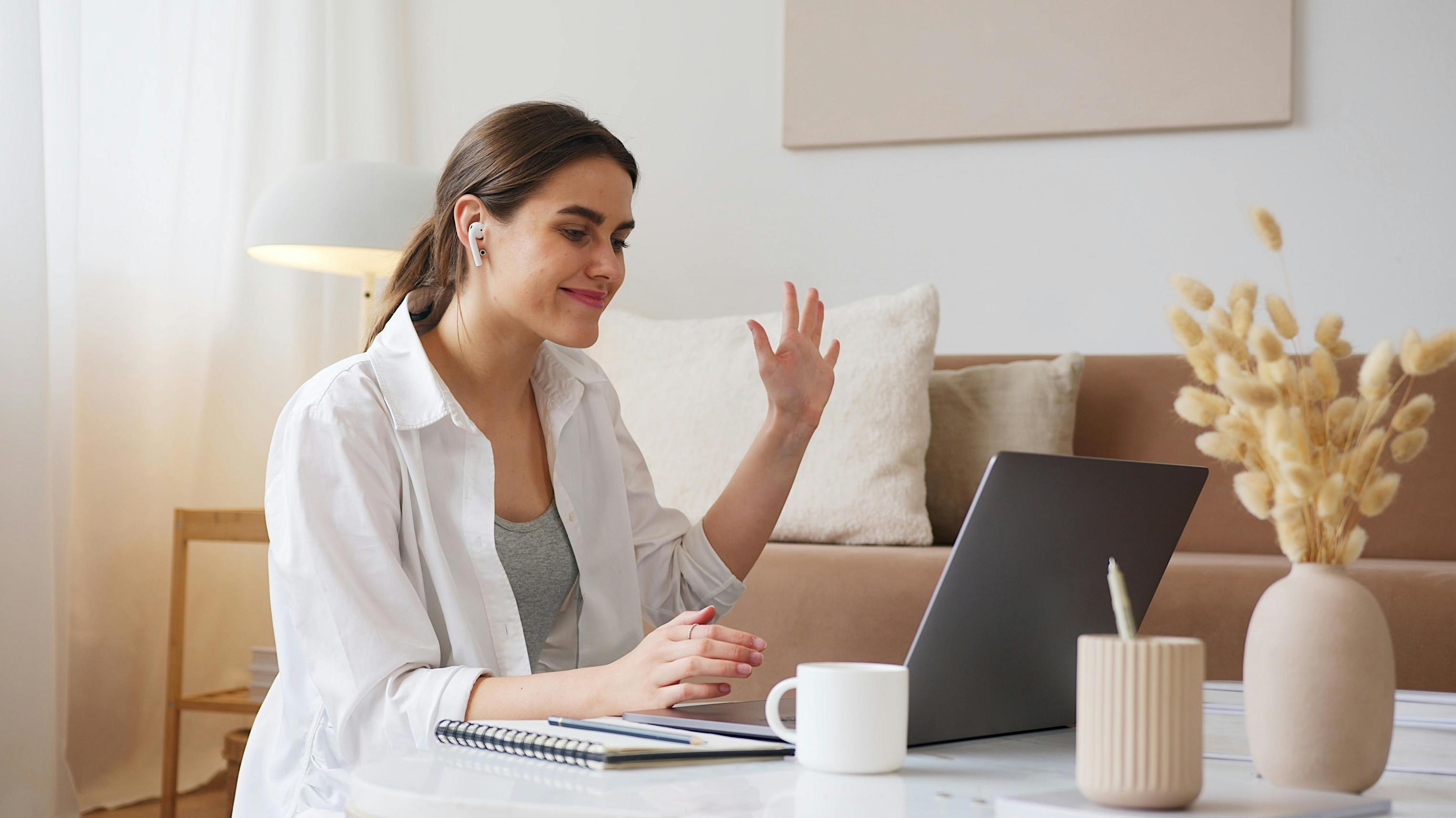 how to connect earbuds to laptop